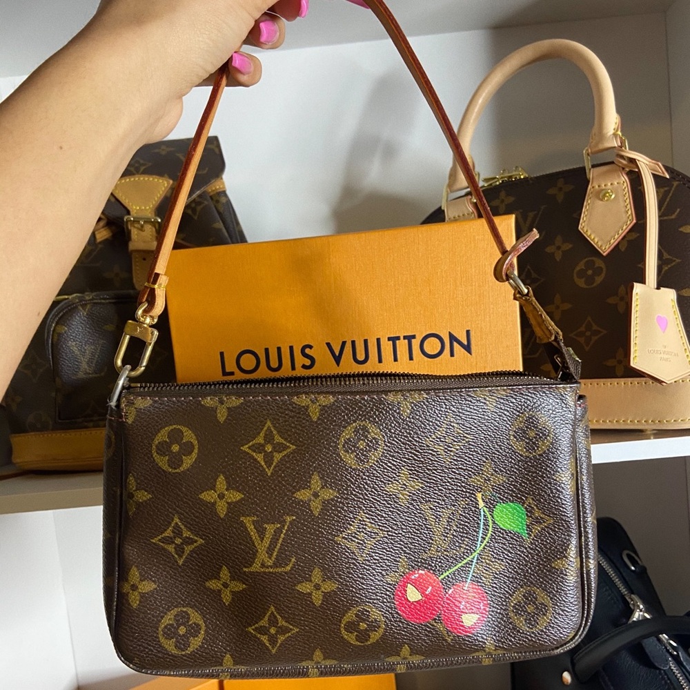 Louis Vuitton pochette